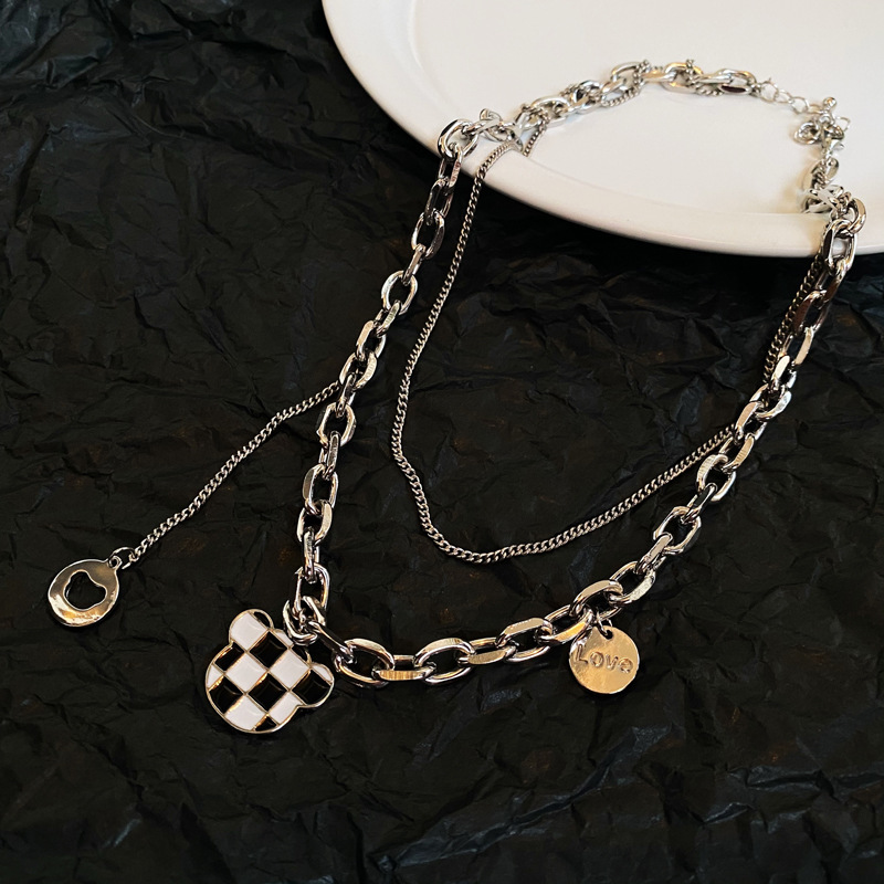 Collier Double Pendentif Ours En Damier Noir Et Blanc De Style Ins Coréen display picture 5