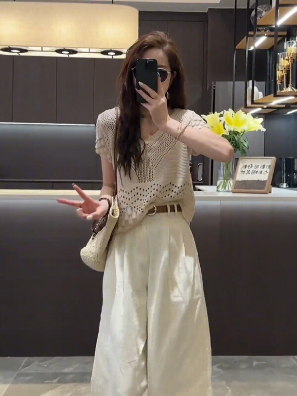 夏服、女性用の少し太くてスリムな中空半袖トップス、9点パンツ、ソルト系の軽くて大人のツーピーススーツのセット|undefined