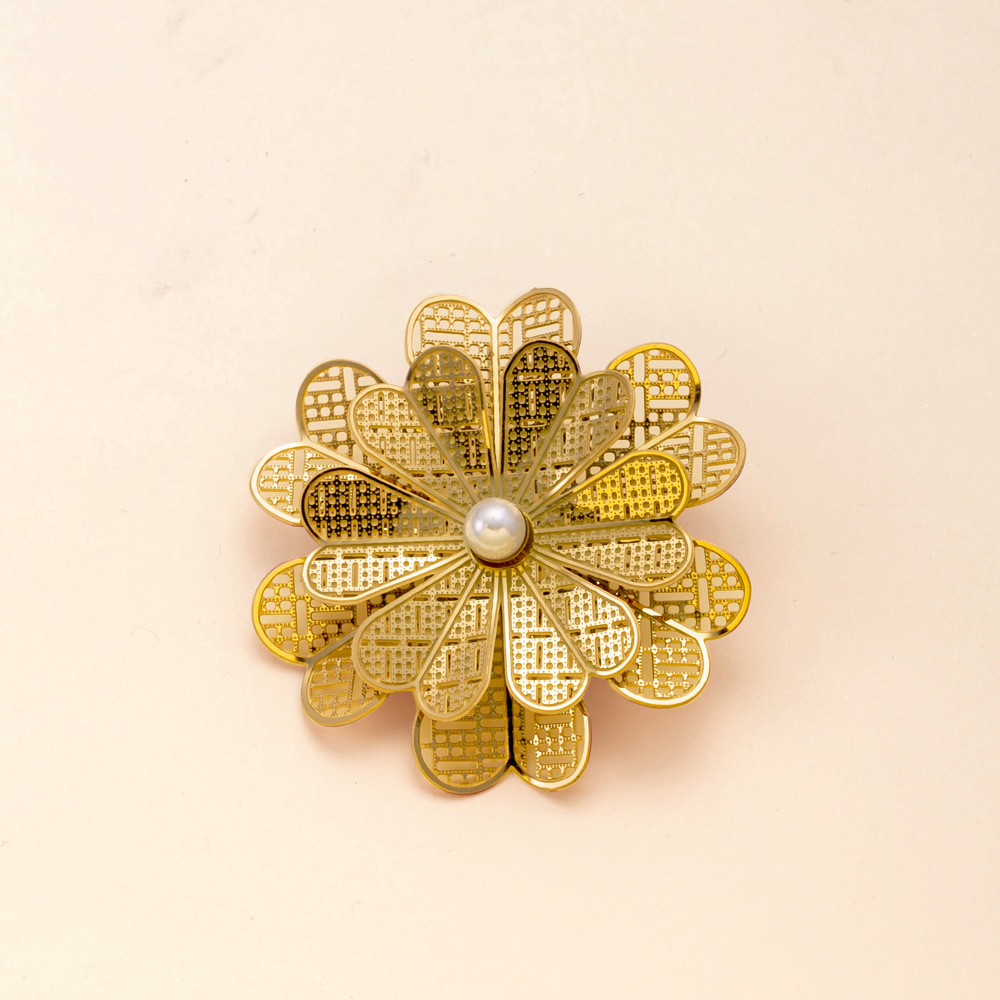 Colgante único Venta caliente europea y americana joyería de acero inoxidable hueca flor multicapa joyería de bricolaje retro accesorios chapados en oro de 18k