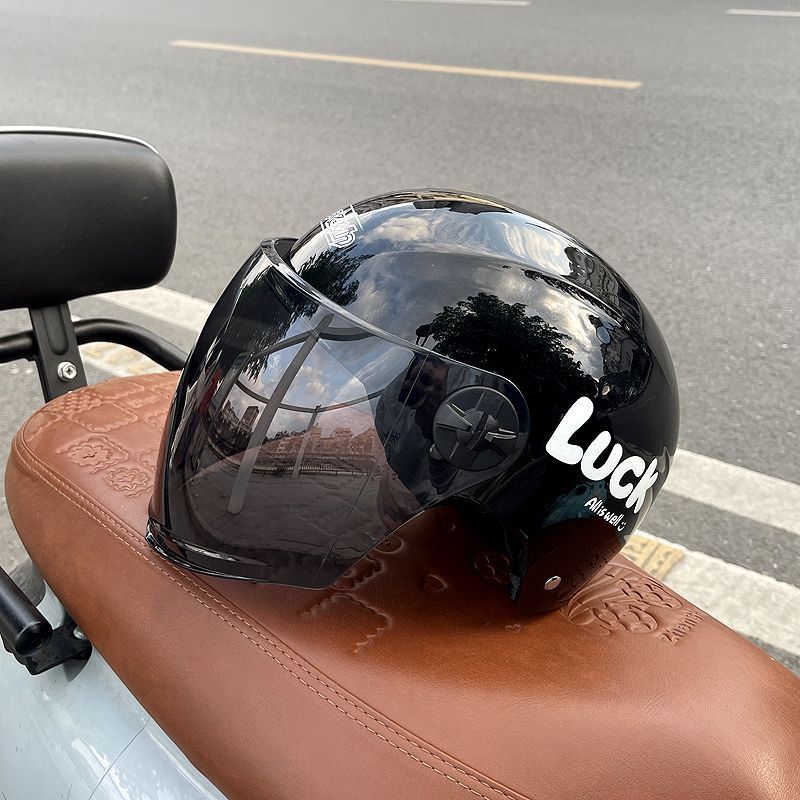 Summer 3C Certified Electric Vehicle Helmet for Men and Women, New National Standard Motorcycle Half Helmet, Breathable Four Seasons Safety Helmet for Couples