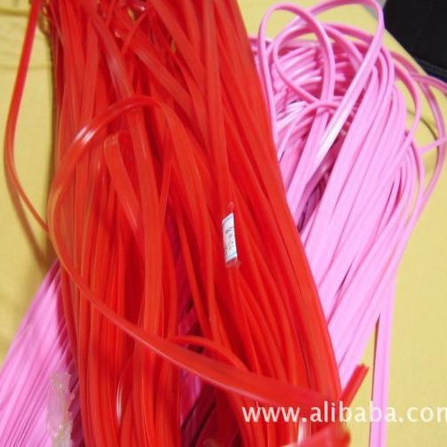 厂家直销环保不含有机烯PVC胶条跳绳胶条儿童玩具上专用小胶喉