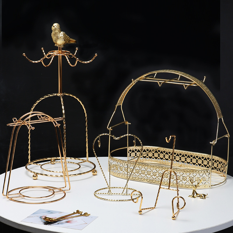 Seis tazas platillo taza de café estante taza de cerámica oro creativo estante de hierro tallado encaje rack de almacenamiento fabricante europeo