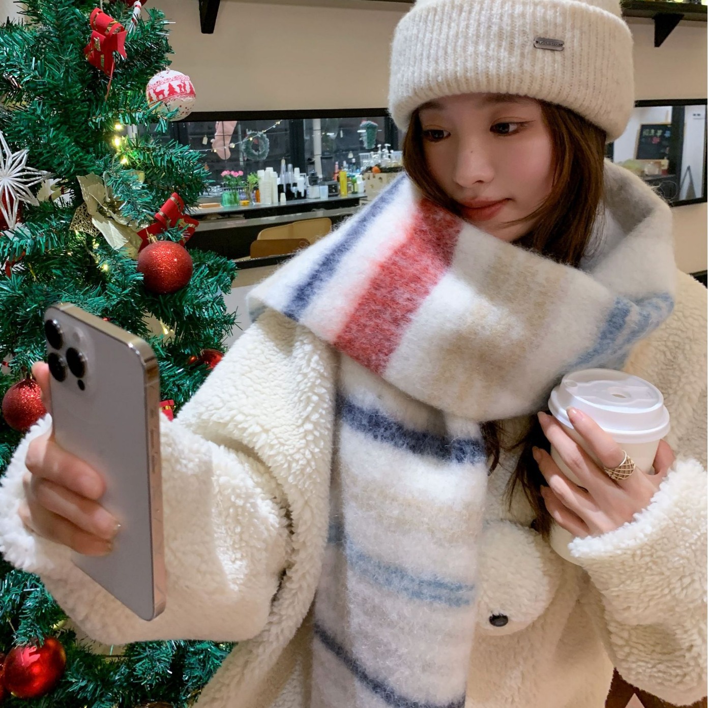 Nuevo todo-fósforo de alta calidad elegante bufanda femenina Xi Reina Señora a rayas color a juego cálido engrosado simple mohair chal