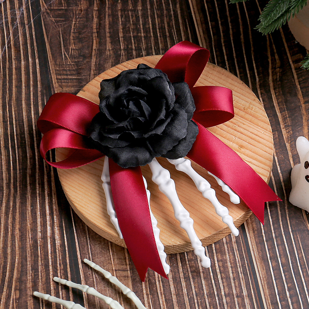 Esqueleto de Halloween Hueso de mano Pinza para el cabello de rosas Horror de Halloween Raza de rosa divertida Decoración de horquilla de mano fantasma