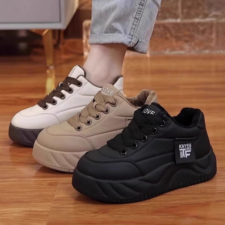 Sneakers Image 1