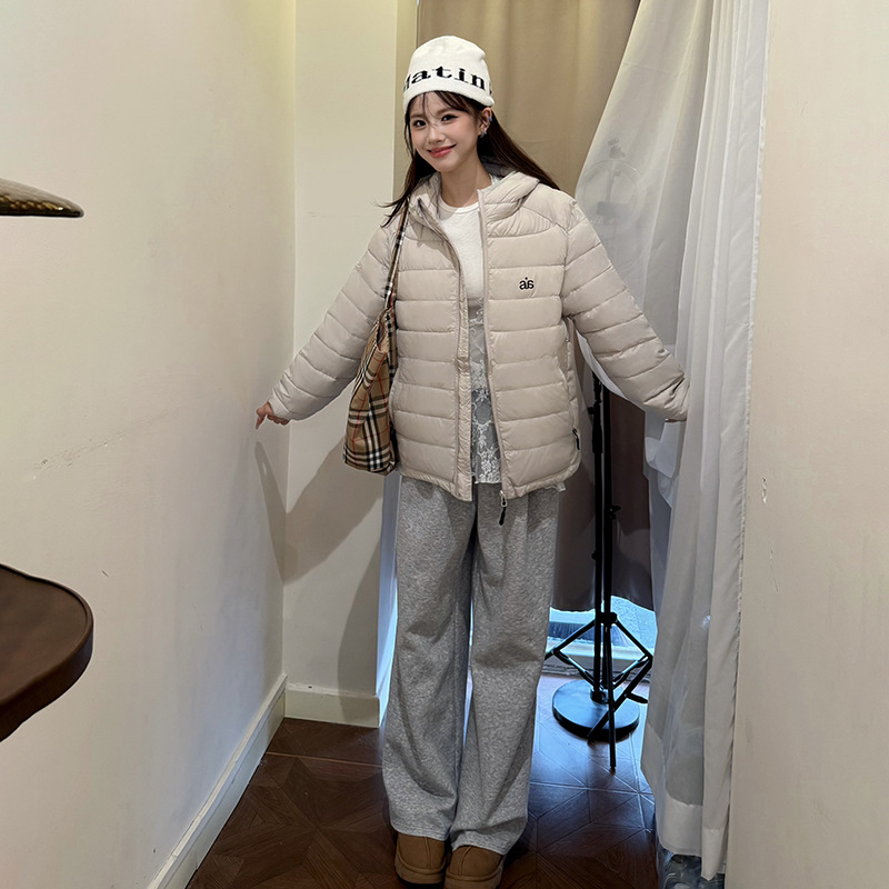 Pareja de marcas de moda costillas gruesas de algodón 2025 nuevo corto invierno blanco ligero encapuchado hombre y mujer casual image 2