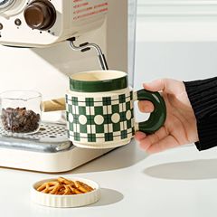 Design-inspired niche floral ceramic cup with lid, minimalist office home water cup, creative coffee cup for men and women, students