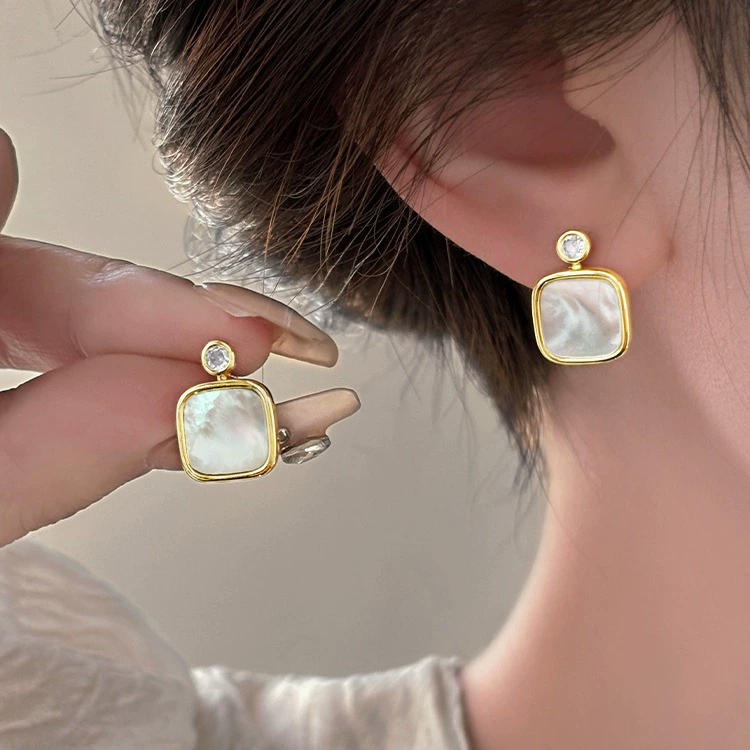 Earrings, small design fashionable silver needle, wholesale, simple and elegant design, trend of season