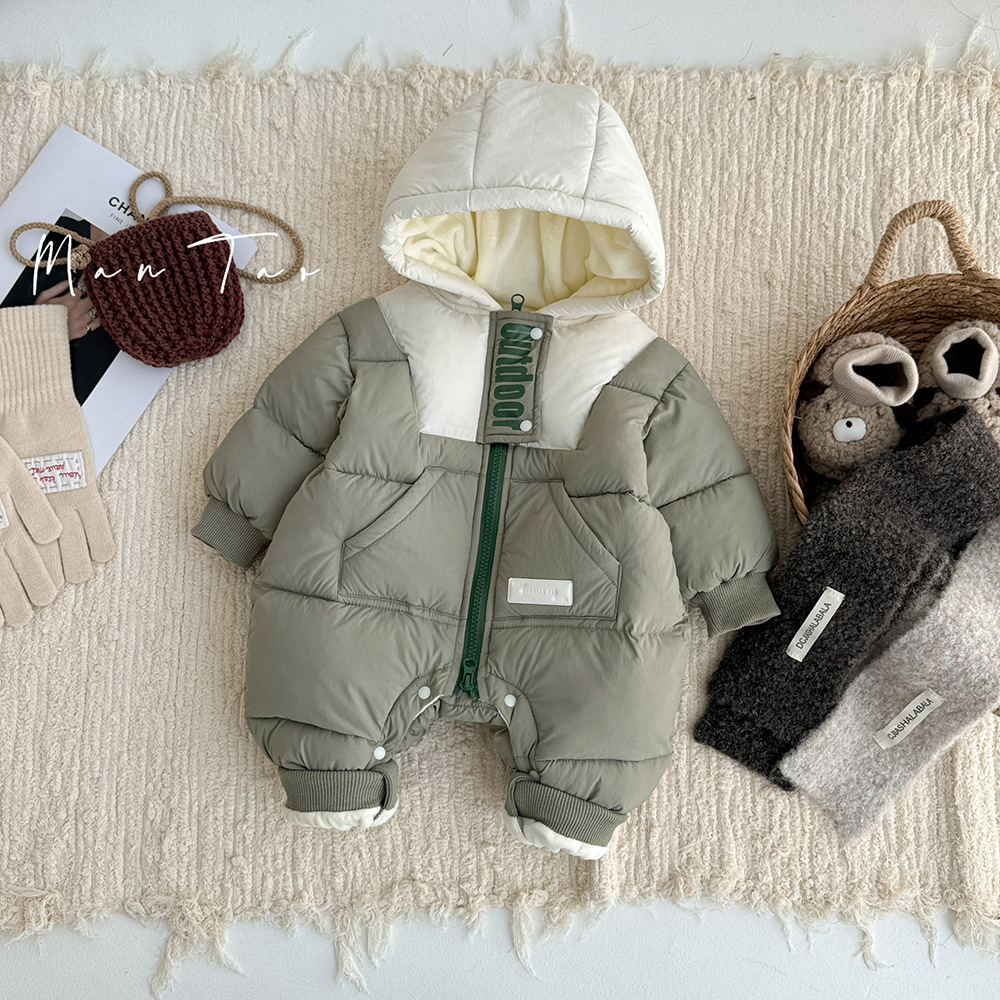 Ropa de una pieza coreana de color de contraste al aire libre para bebés y niños pequeños Ropa de exterior acolchada de terciopelo para hombres y bebés