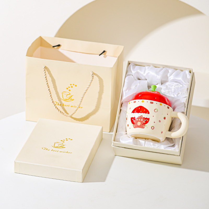 Taza de cerámica de oso de fresa con taza de regalo para chicas taza de marca doméstica de alto valor de pareja taza de desayuno de leche