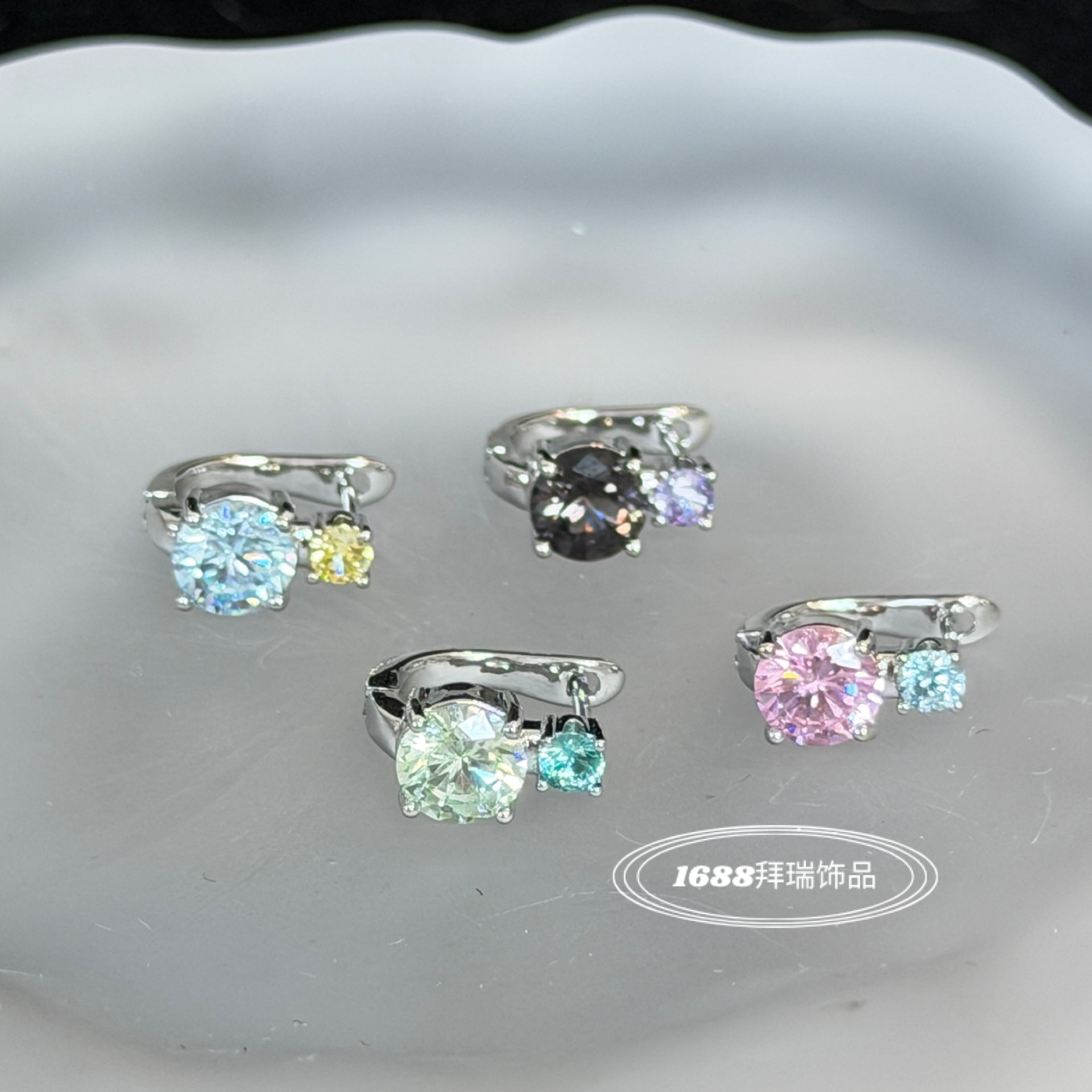 Basic Commuting Color-Contrast Dopamine Color Block U-Shaped Straight Needle Hoop Earrings, Ear Clips, Piercing Earrings, Same Style as on Xiaohongshu