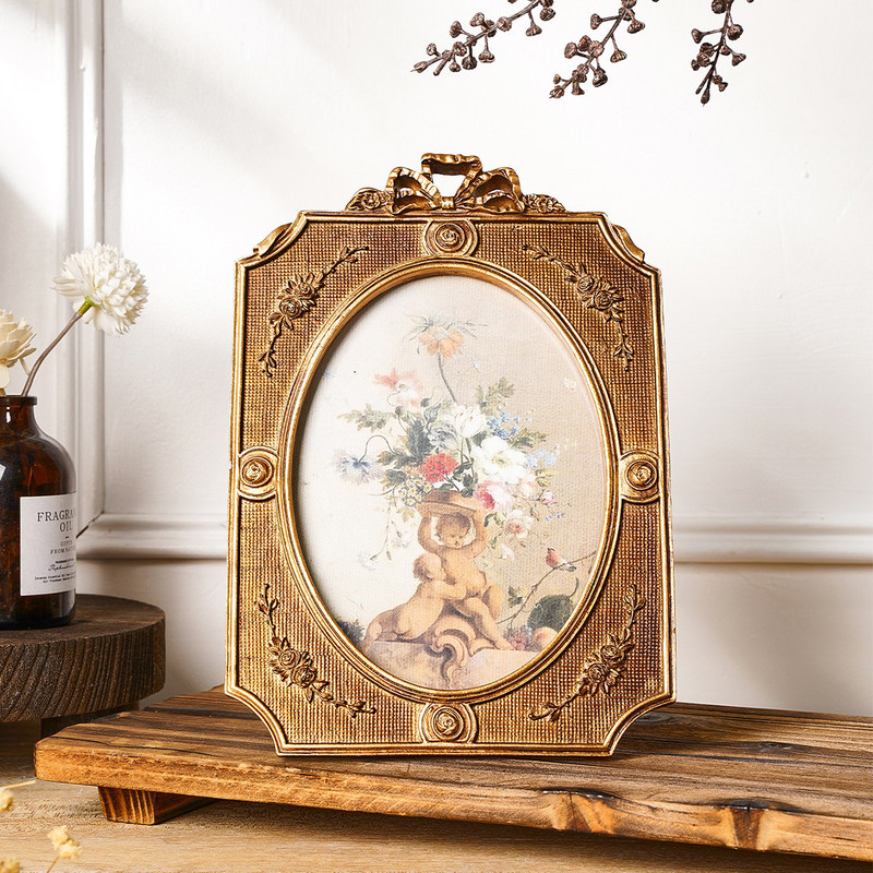 Modern Minimalist European-Style Three-Dimensional Pattern Decorative Photo Frame Made of Resin, Gold-Colored Home Desktop Decoration Photo Frame Ornament