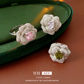 耳环;项链;手链