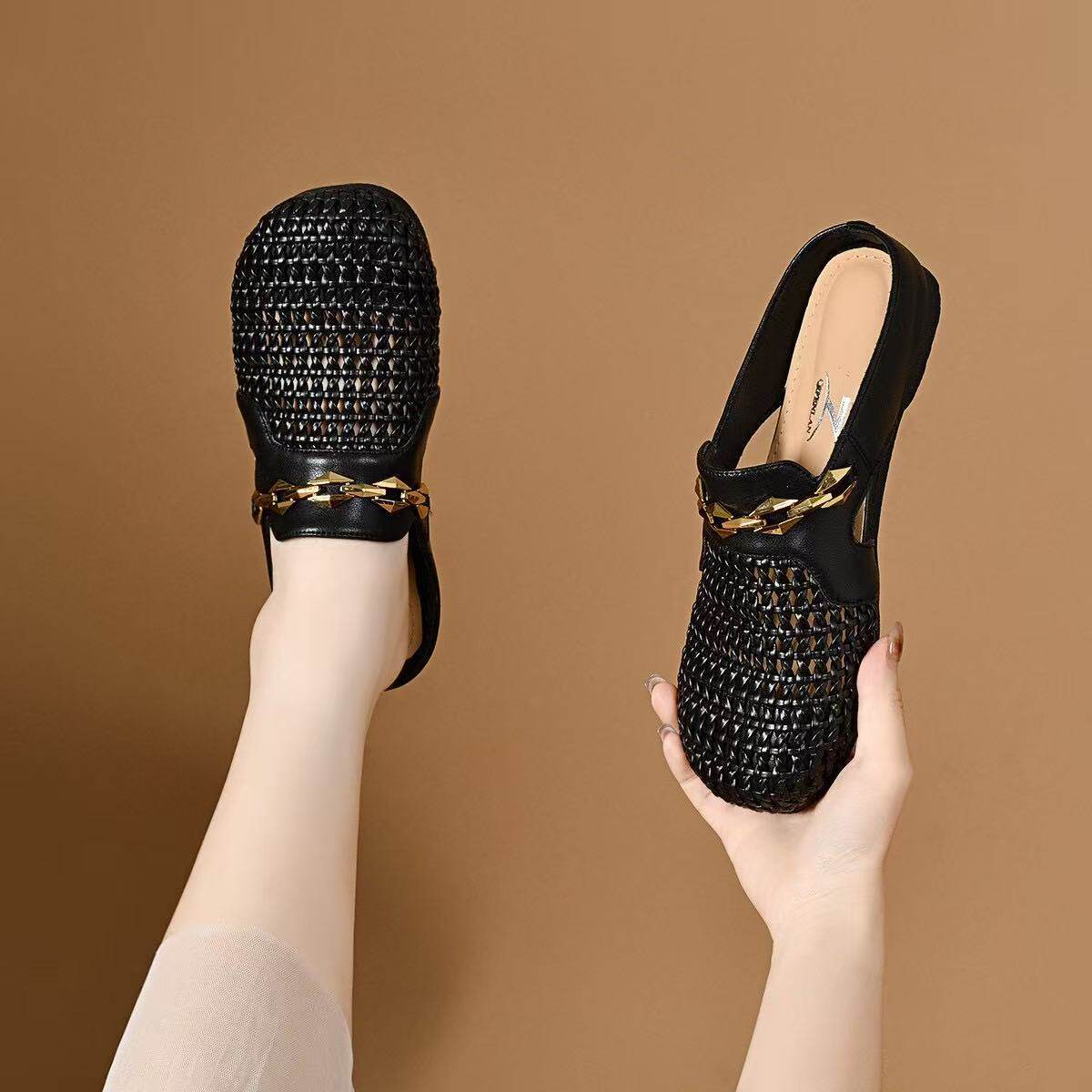Dép sandal nữ da thật bít mũi dệt rỗng đế phẳng chống trượt — màu đen chi tiết 5
