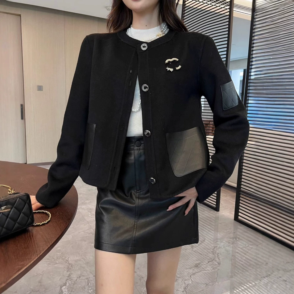 Spring pin with a round collar, woolen coat, city style