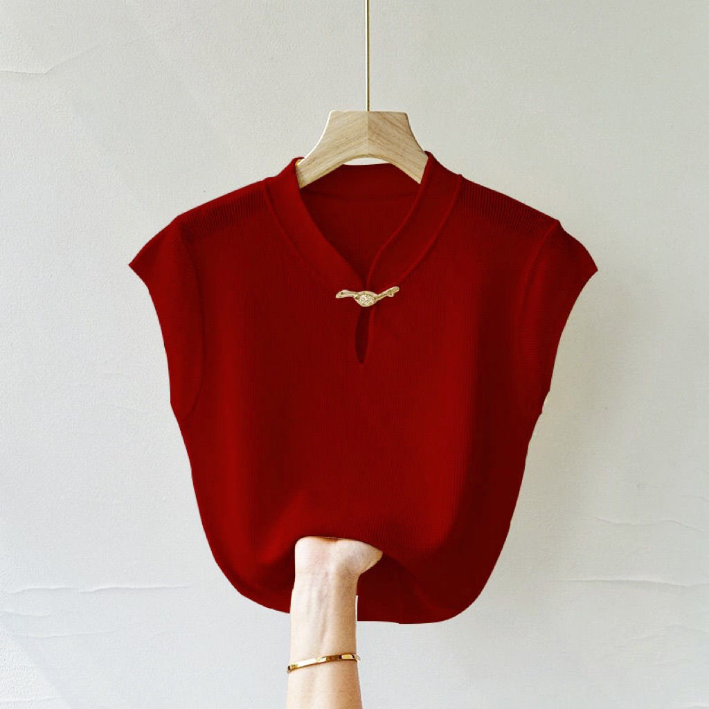 New Chinese style ice silk short-sleeved top, 2024 summer new style, Chinese style knitted sweater, loose fit, slimming design, French style T-shirt.