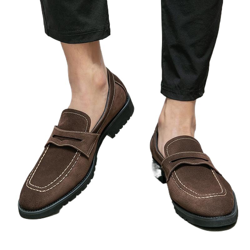 Comercio exterior zapatos de hombre de tamaño grande 48 zapatos de moda coreana con un pie de zapato de zapato con una sola gruesa y alta zapatos de cuero casuales