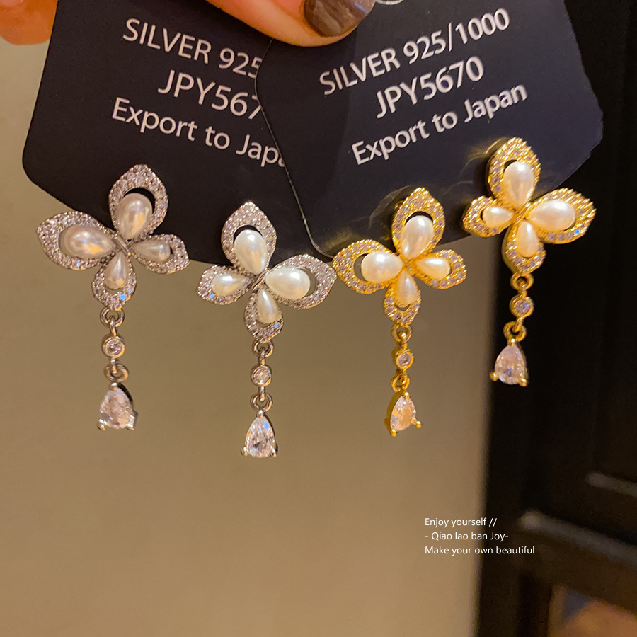 Retro elegant fashionable earrings with zircon pearl