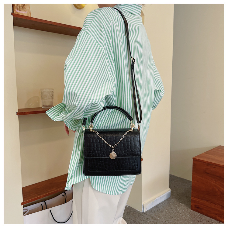 Women's Chain Small New Fashion Casual Simple Shoulder Messenger Square Bag display picture 3