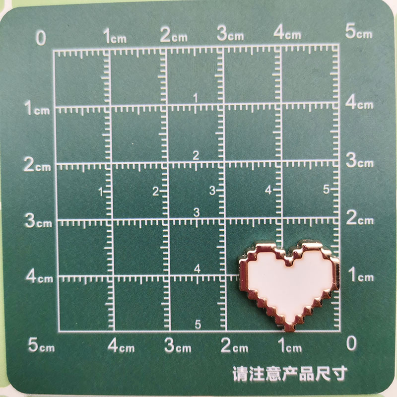 Temperamento de moda blanco y negro pequeño viento fragante cuatro hojas accesorios de plástico corazón de melocotón DIY pinzas de cabello material de ropa de correa