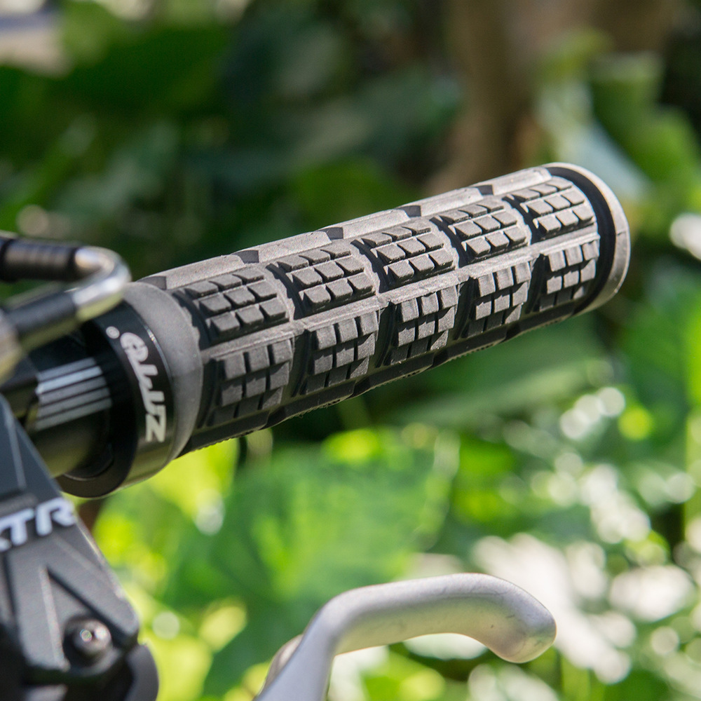 Cubierta de manija de bicicleta ZTTO Mango de bicicleta de montaña Aleación de aluminio Cubierta de goma con bloqueo unilateral Cubierta de amortiguador antideslizante