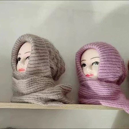 Манекен-голова, разнообразные парики, шляпа, стойка