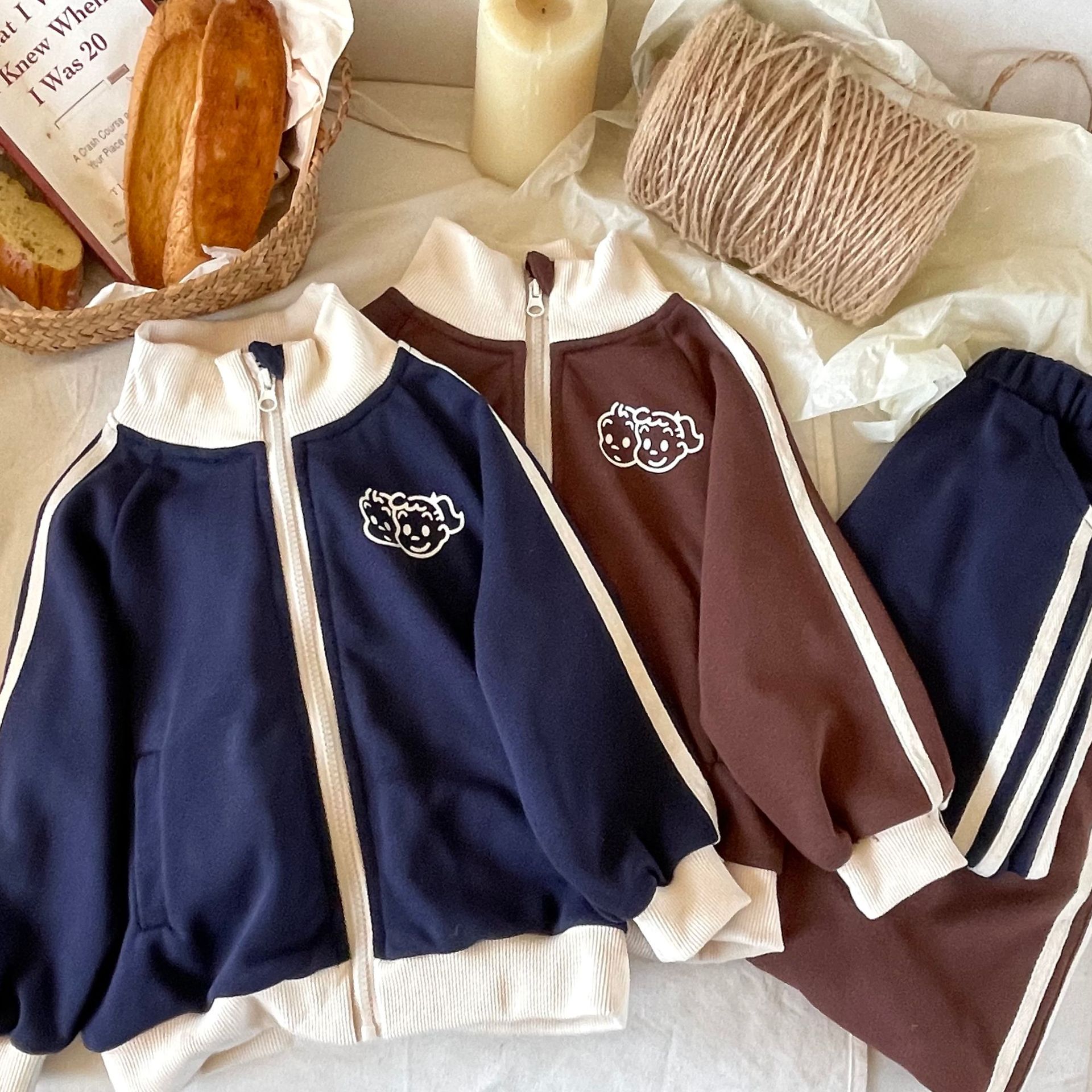 Children's 23 Autumn New Boys and Girls' Cartoon Letter Kindergarten Sweater Pants Two Piece Set_voghion.com