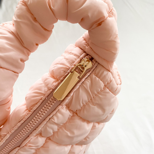 韩版泡泡云朵包新款单肩斜挎包外贸热销小众简约褶皱腋下饺子包女