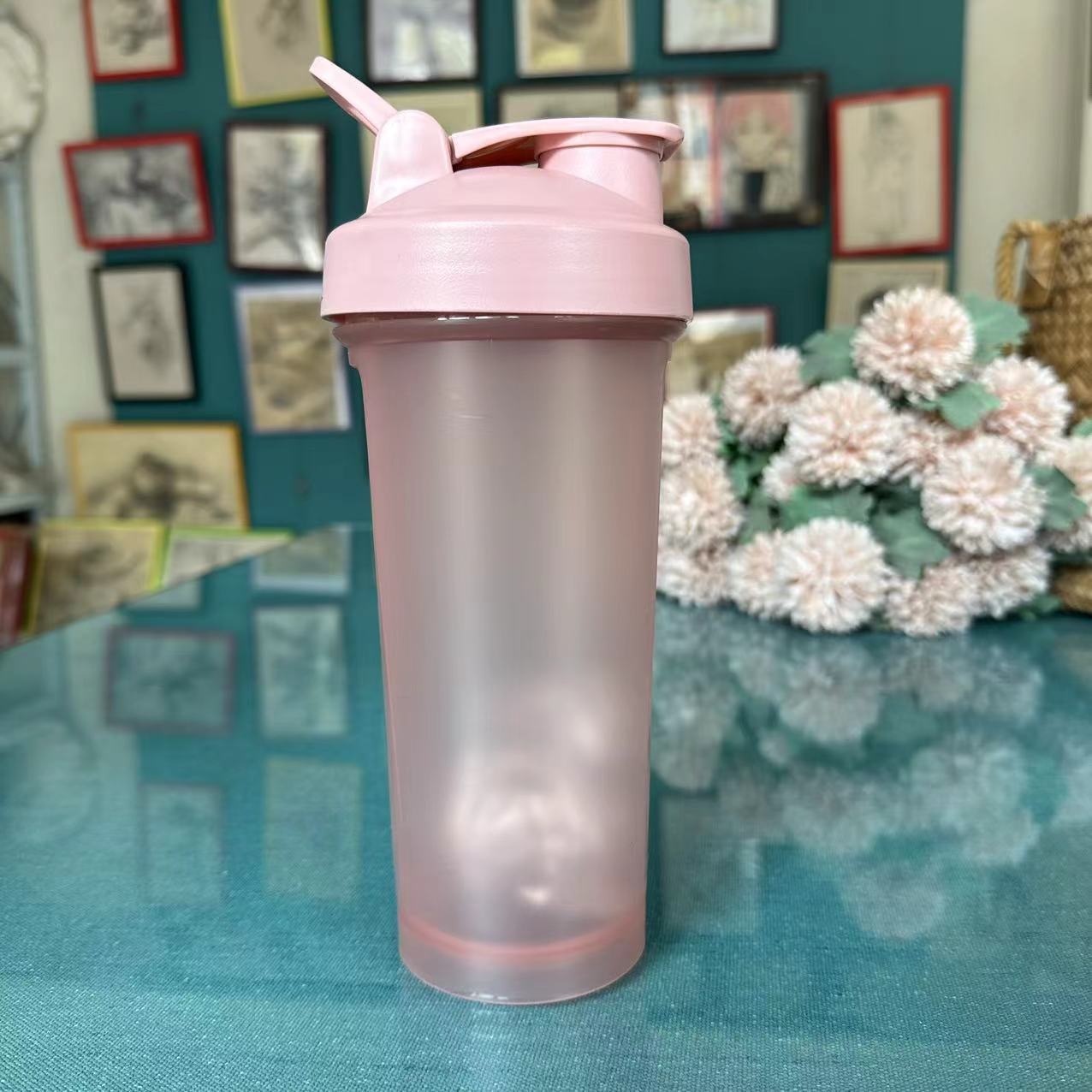 600ml de plástico agitador taza de proteína en polvo taza de batido de leche taza de agua deportiva de fitness portátil logotipo de la taza agitador suministro directo de fábrica