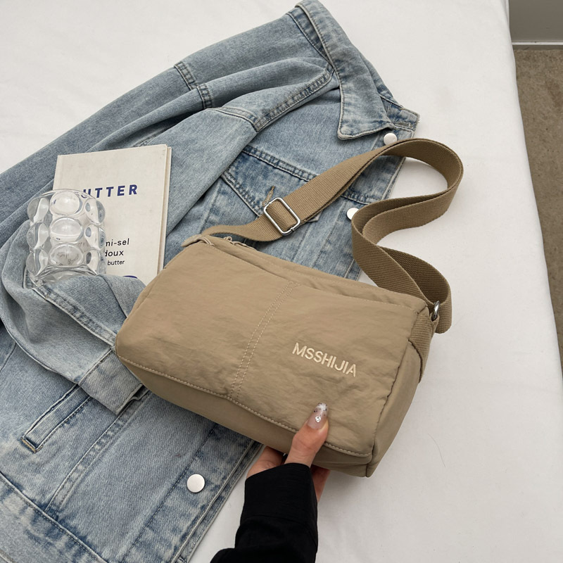 多隔层尼龙布包户外旅行防泼水单肩包大容量男女款斜挎包轻便便携