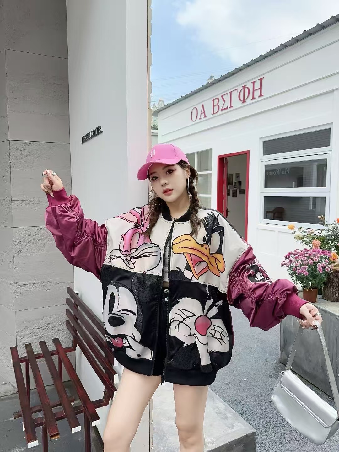 ヨーロッパのトレンドブランド、重厚なスパンコールをあしらったミッキーとドナルドダックのレディースジャケット。2025年春の刺繍入りスタジャン、トレンディなファッション。