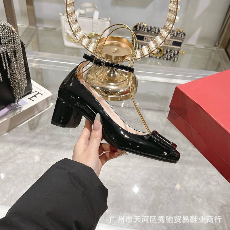 ハイバージョン 2025R ホーム春夏新作ラウンドトゥパテントレザーシューズスクエアバックル太いヒールシューズファッションミッドヒールシューズ婦人靴|undefined