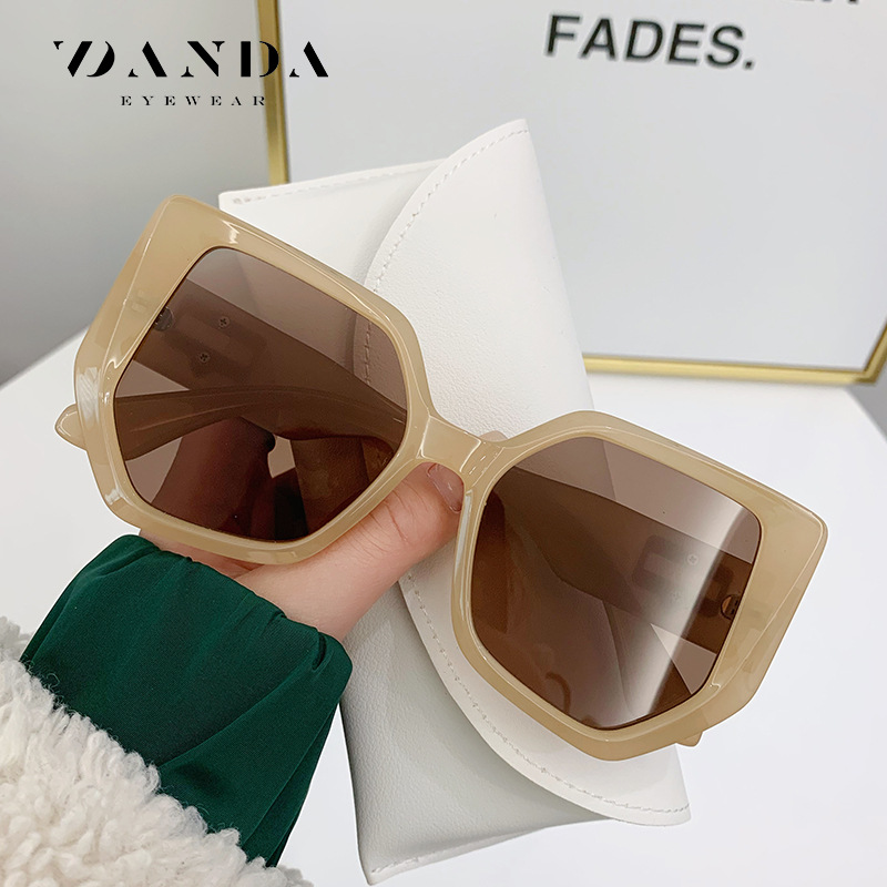 En stock nuevas gafas de sol de moda de las mujeres marca de moda gafas de sol polarizadas a prueba de rayos UV ultra-luz TR7565 gafas de sol al por mayor