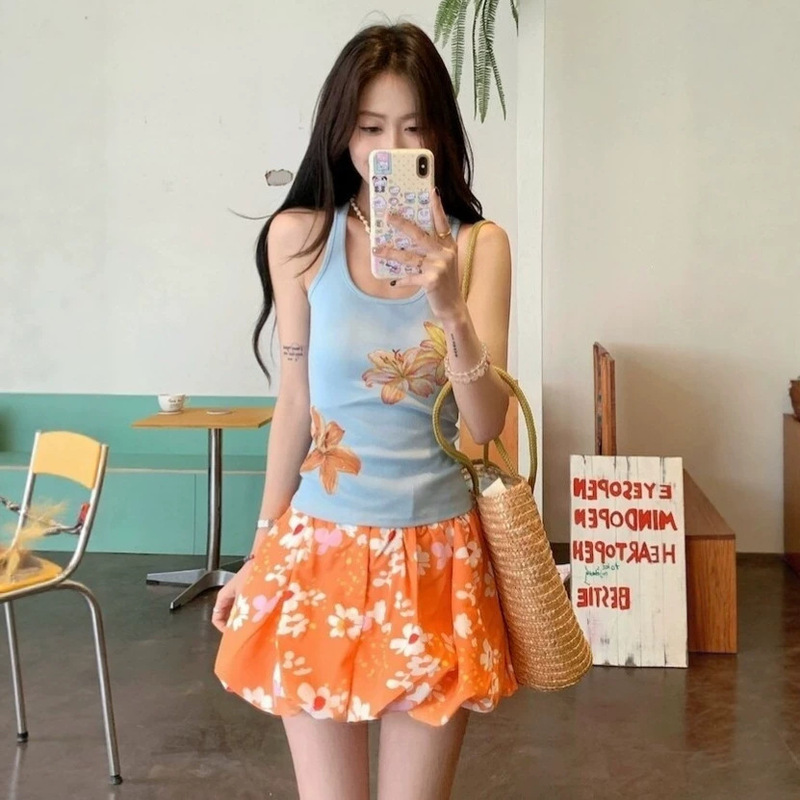Vacation-style floral camisole for women, summer outerwear, stylish sleeveless top and floral mini skirt two-piece set