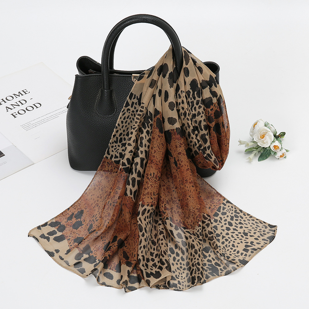 Frau Mode Leopard Chiffon Patchwork Seide Schals display picture 3