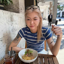 东大门同款立体刺绣撞色蓝条纹小众修身显瘦上衣
