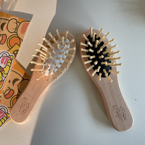 Amazon exports European and American bagged tulip lotus wood leather massage comb portable comb air cushion comb