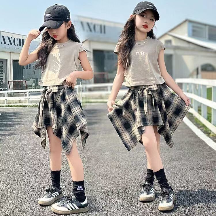 Cotton stretch top + yarn-dyed plaid culottes skirt summer outfit for girls, stylish two-piece set with openwork vest and plaid skirt.