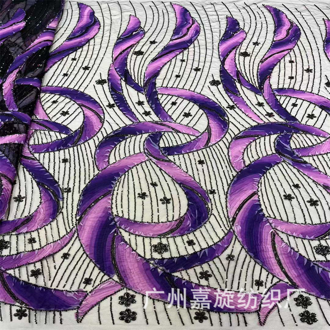 Nueva tela de bordado con lentejuelas tridimensionales en degradado morado para trajes de escenario y vestidos de novia.
