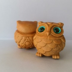崖柏の木の彫刻が可愛いです。フクロウのハンドルを飾って、木造工芸品工場の直売をします。