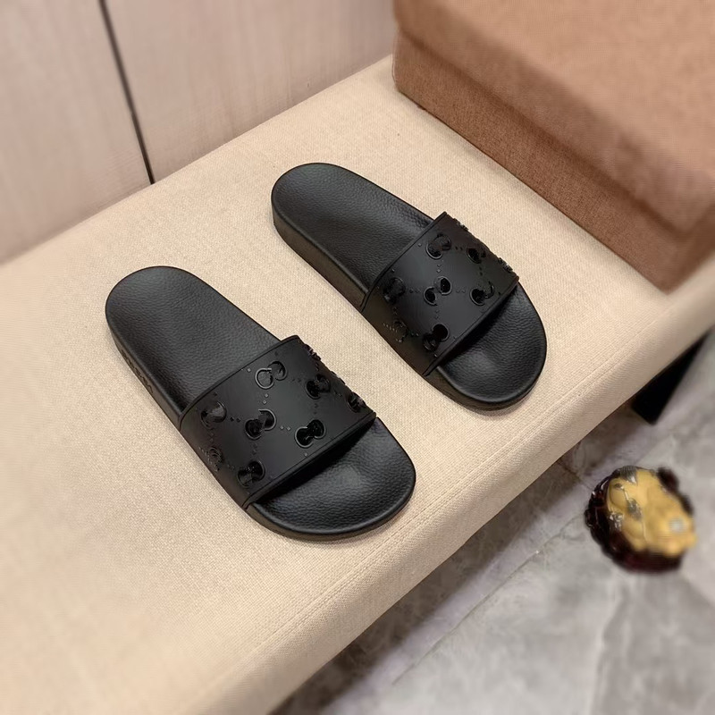 2025 New Summer Cross-Border Beach Sandals for Men and Women, Fashionable and Versatile, Casual and Fashionable Slippers for Men and Women