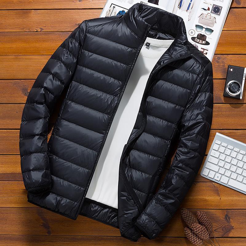 Chaqueta de algodón acolchado ligero para hombres cortos 2023 Otoño e Invierno Nuevo estilo coreano de moda guapo collar de pie chaqueta juvenil