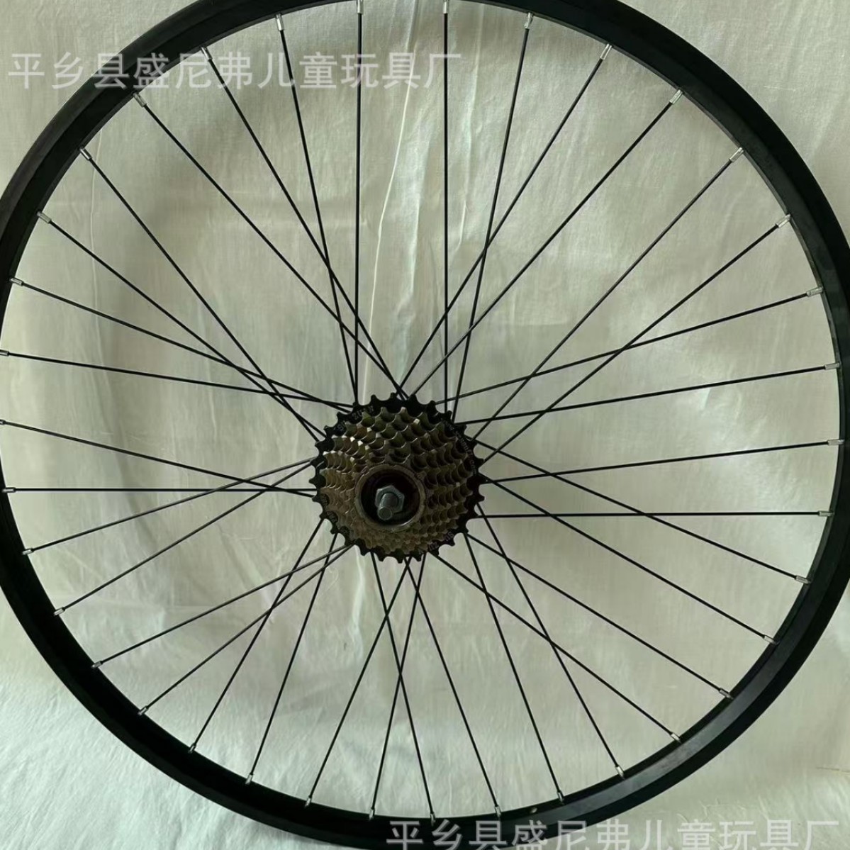 Ferro 26 pulgadas sólido con volante de 7 velocidades