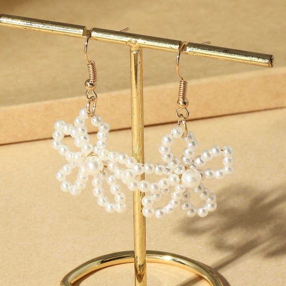 Simple Freshwater Pearl Ear Hook Hand-wound Flower Pendant Earrings Wholesale display picture 4