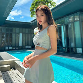 2024新款保守紧身高腰显瘦少女吊带聚拢温泉度假裙裤式连体游泳衣