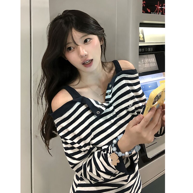Sweet Hot Girl Striped Off-Shoulder Long Sleeve T-Shirt for Women, Fall 2025 New Design, Loose Slimming Base Top Trend