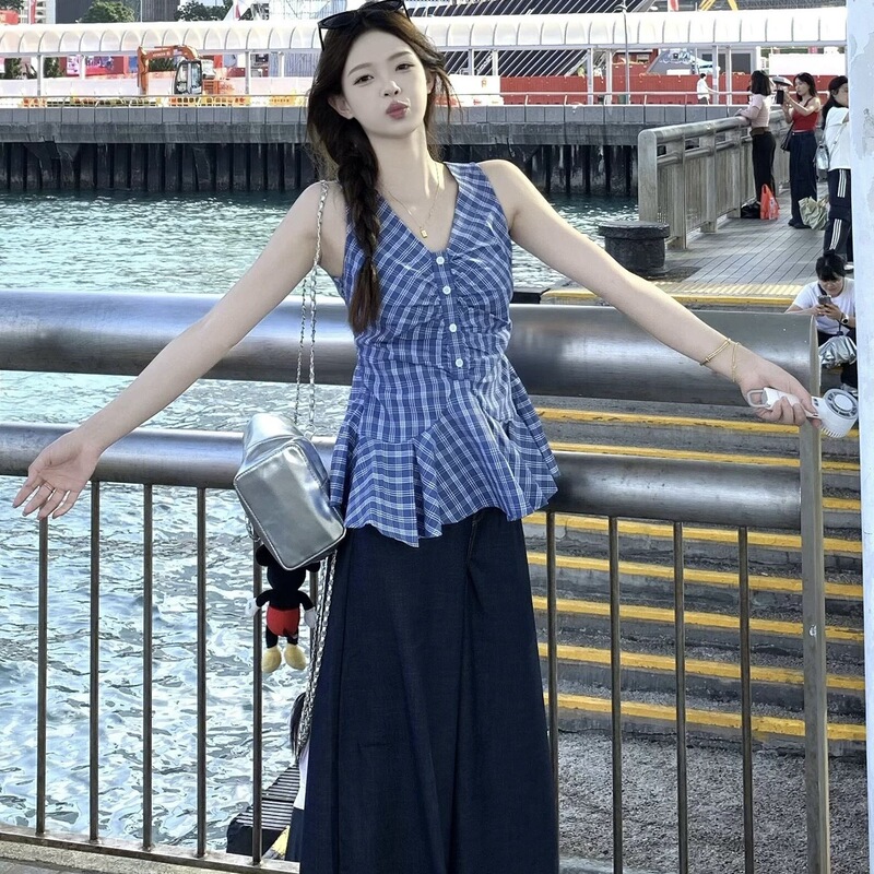 French Blue Plaid Sleeveless Vest Shirt for Women Summer New Waist Slimming Look Design Pleated V Neck Top