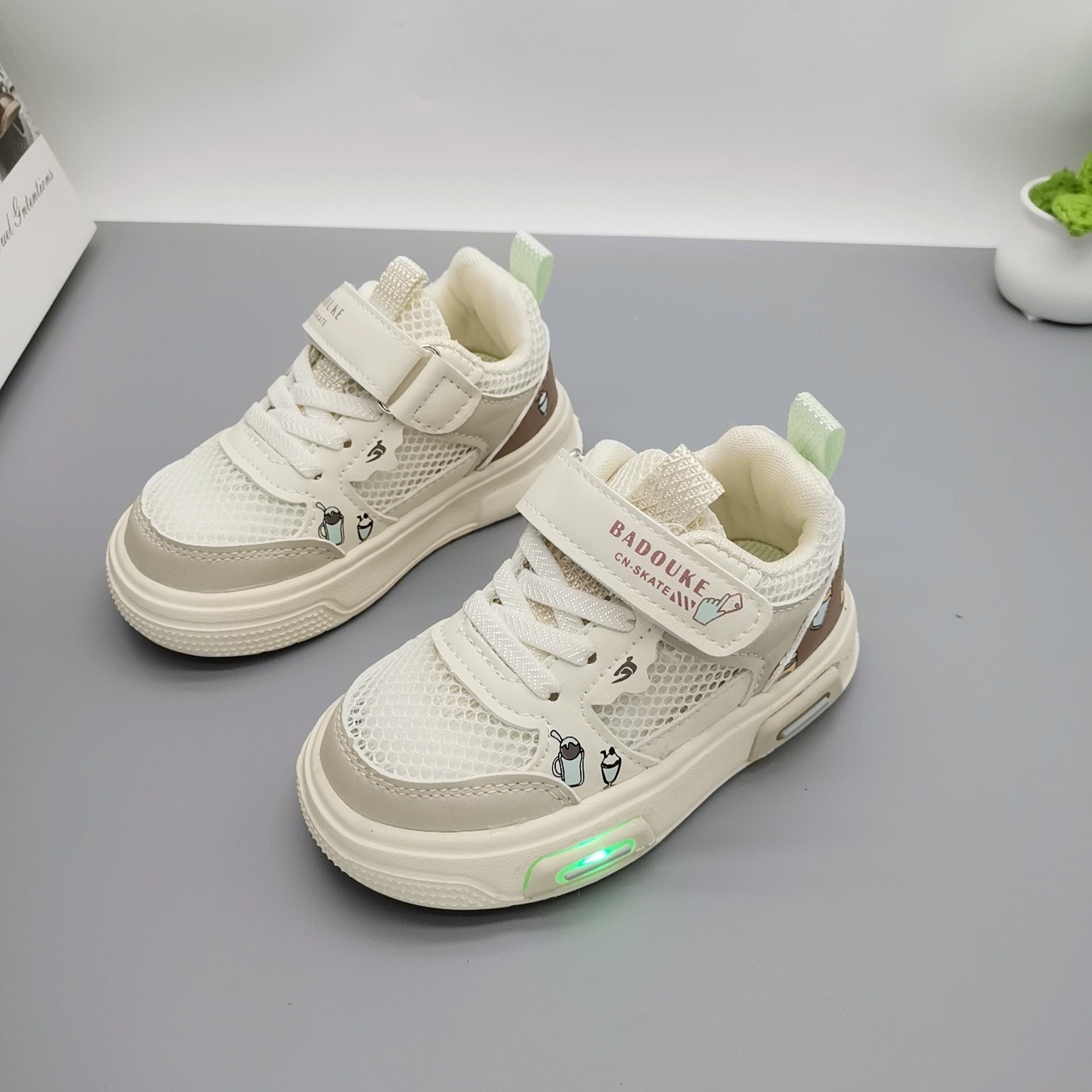 Zapatos de bebé de malla transpirable, estilo veraniego, tallas 22-31, zapatos para niños pequeños de 3 años, zapatos de suela blanda antideslizantes para niños y niñas.