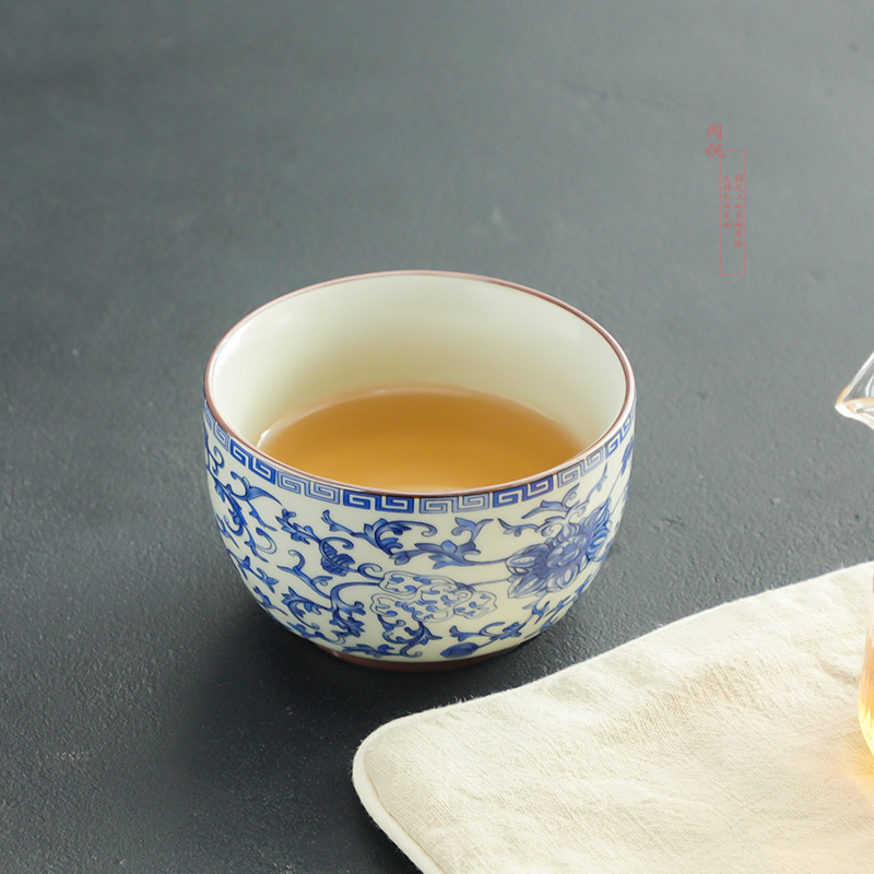 Tianqing Ru Kiln Pu'er 찻잔은 가지로 포장되어 있습니다.