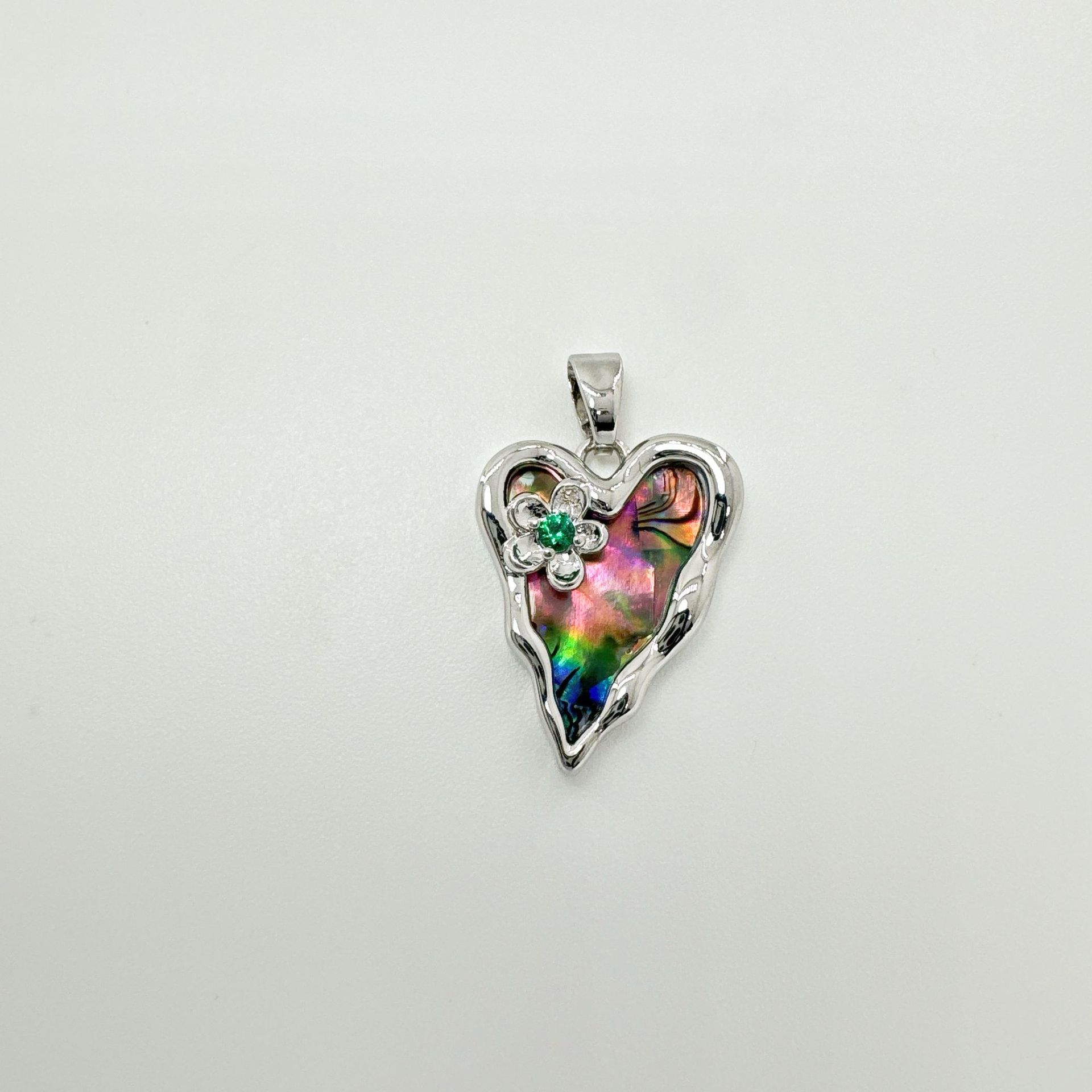 7g Weight Pendant Jewelry Making Type 21mm Jewelry Making Size Shell, Zircon Inlay Material DIY Jewelry Accessories Classification 1 Piece Quantity Copper Material Heart Shape, Flower Pattern Inlay Design Simple Style, IG Style Style 1 Piece 21mm Copper Shell Zircon Heart Shape Flower Pendant 6